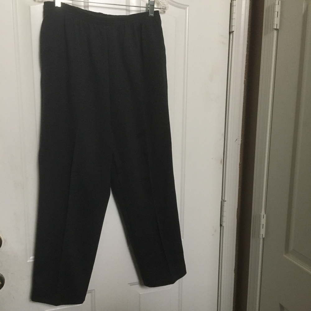 FINAL MARKDOWN Ladies Alfred dunner slacks 16